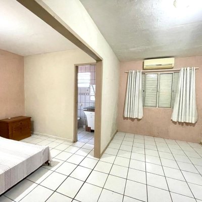 Casa Residencial com 225m², 5 quartos, 2 suítes, 4 garagens, no bairro Santinho em Florianópolis