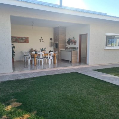 Casa Residencial com 182m², 3 quartos, 1 suíte, 2 garagens, no bairro Rio Vermelho em Florianópolis