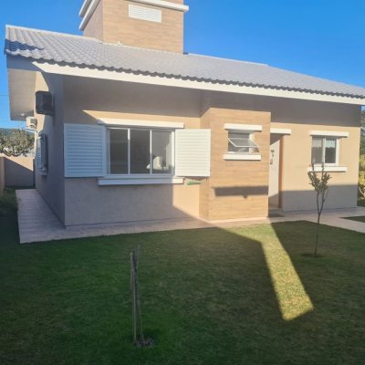 Casa Residencial com 182m², 3 quartos, 1 suíte, 2 garagens, no bairro Rio Vermelho em Florianópolis