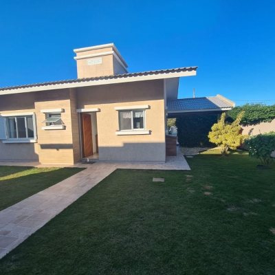 Casa Residencial com 182m², 3 quartos, 1 suíte, 2 garagens, no bairro Rio Vermelho em Florianópolis