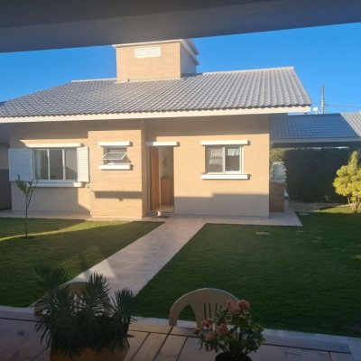 Casa Residencial com 182m², 3 quartos, 1 suíte, 2 garagens, no bairro Rio Vermelho em Florianópolis