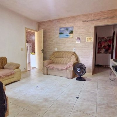 Casa Residencial com 100m², 3 quartos, 1 suíte, 2 garagens, no bairro Rio Vermelho em Florianópolis