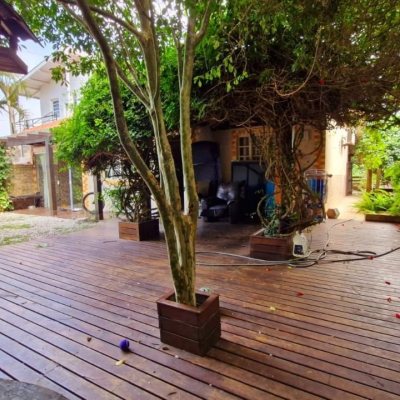 Casa Residencial com 100m², 3 quartos, 1 suíte, 2 garagens, no bairro Rio Vermelho em Florianópolis