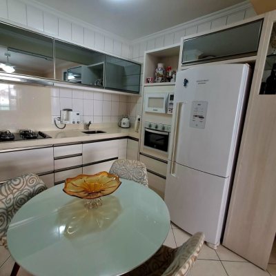 Cobertura com 172m², 3 quartos, 1 suíte, 2 garagens, no bairro Ingleses do Rio Vermelho em Florianópolis