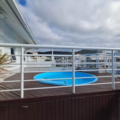 Cobertura com 172m², 3 quartos, 1 suíte, 2 garagens, no bairro Ingleses do Rio Vermelho em Florianópolis