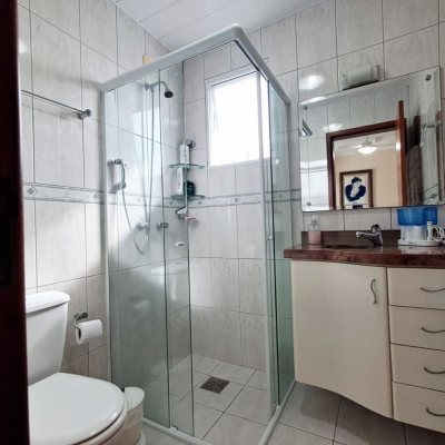 Cobertura com 172m², 3 quartos, 1 suíte, 2 garagens, no bairro Ingleses do Rio Vermelho em Florianópolis