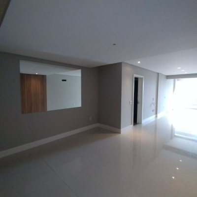 Apartamentos com 125m², 3 quartos, 3 suítes, 2 garagens, no bairro Kobrasol em São José