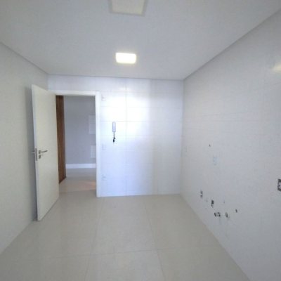 Apartamentos com 125m², 3 quartos, 3 suítes, 2 garagens, no bairro Kobrasol em São José