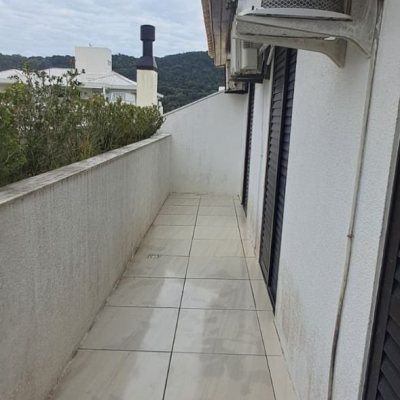 Cobertura com 198m², 4 quartos, 2 suítes, 2 garagens, no bairro Ingleses do Rio Vermelho em Florianópolis