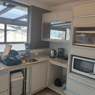 Cobertura com 198m², 4 quartos, 2 suítes, 2 garagens, no bairro Ingleses do Rio Vermelho em Florianópolis