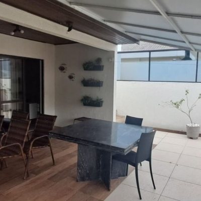 Cobertura com 198m², 4 quartos, 2 suítes, 2 garagens, no bairro Ingleses do Rio Vermelho em Florianópolis