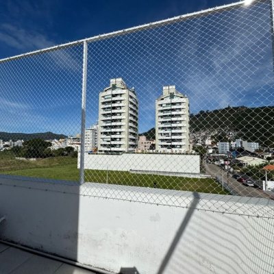 Predio com 307m², 6 garagens, no bairro Trindade em Florianópolis