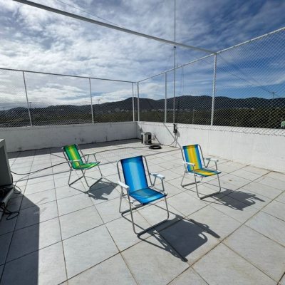 Predio com 307m², 6 garagens, no bairro Trindade em Florianópolis