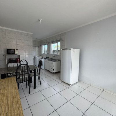 Predio com 307m², 6 garagens, no bairro Trindade em Florianópolis