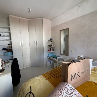 Predio com 307m², 6 garagens, no bairro Trindade em Florianópolis