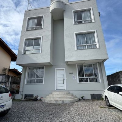 Predio com 307m², 6 garagens, no bairro Trindade em Florianópolis