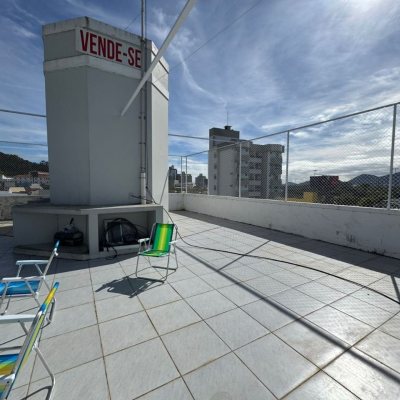 Predio com 307m², 6 garagens, no bairro Trindade em Florianópolis