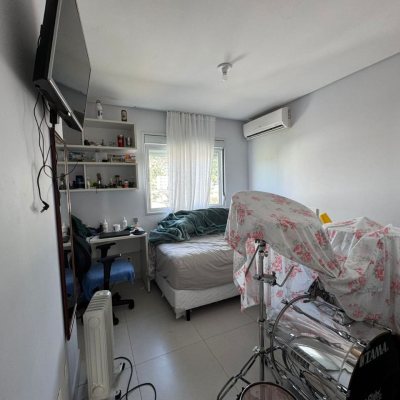 Predio com 307m², 6 garagens, no bairro Trindade em Florianópolis