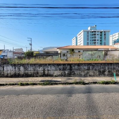 Terreno Comercial/Residencial com 540m², no bairro Barreiros em São José