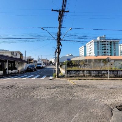 Terreno Comercial/Residencial com 540m², no bairro Barreiros em São José