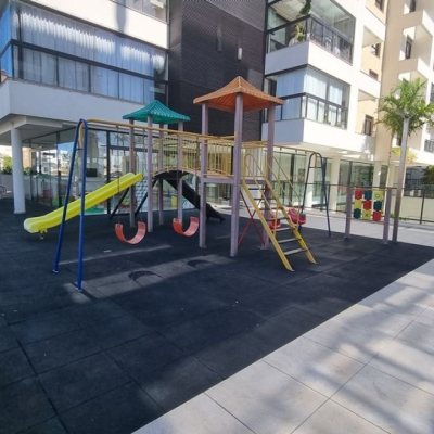 Apartamentos com 91m², 3 quartos, 1 suíte, 2 garagens, no bairro Balneário em Florianópolis