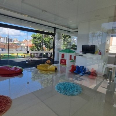 Apartamentos com 91m², 3 quartos, 1 suíte, 2 garagens, no bairro Balneário em Florianópolis