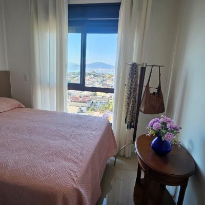 Apartamentos com 91m², 3 quartos, 1 suíte, 2 garagens, no bairro Balneário em Florianópolis