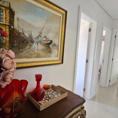 Apartamentos com 91m², 3 quartos, 1 suíte, 2 garagens, no bairro Balneário em Florianópolis