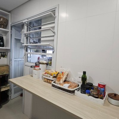 Apartamentos com 91m², 3 quartos, 1 suíte, 2 garagens, no bairro Balneário em Florianópolis