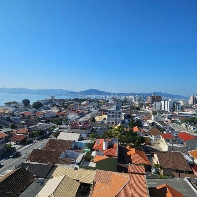 Apartamentos com 91m², 3 quartos, 1 suíte, 2 garagens, no bairro Balneário em Florianópolis