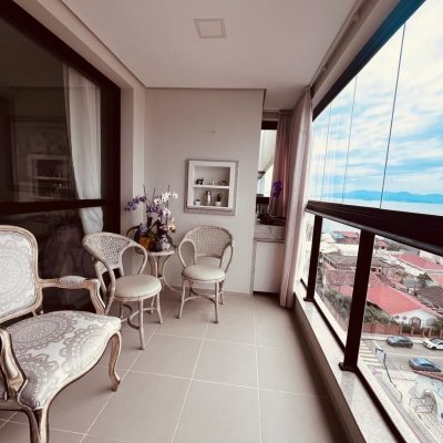 Apartamentos com 91m², 3 quartos, 1 suíte, 2 garagens, no bairro Balneário em Florianópolis