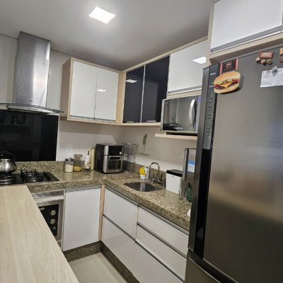 Apartamentos com 91m², 3 quartos, 1 suíte, 2 garagens, no bairro Balneário em Florianópolis