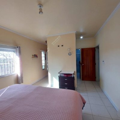 Casa Residencial com 131m², 2 quartos, 1 suíte, 2 garagens, no bairro São João Do Rio Vermelho em Florianópolis