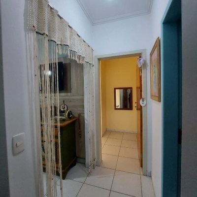 Casa Residencial com 131m², 2 quartos, 1 suíte, 2 garagens, no bairro São João Do Rio Vermelho em Florianópolis