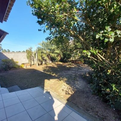 Casa Residencial com 131m², 2 quartos, 1 suíte, 2 garagens, no bairro São João Do Rio Vermelho em Florianópolis