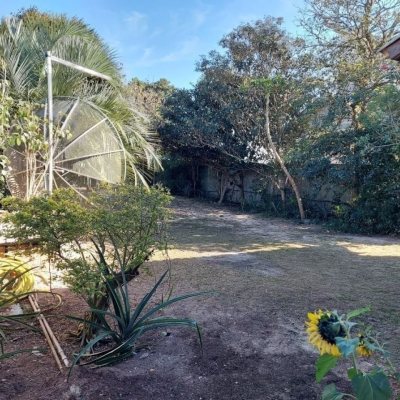 Casa Residencial com 131m², 2 quartos, 1 suíte, 2 garagens, no bairro São João Do Rio Vermelho em Florianópolis