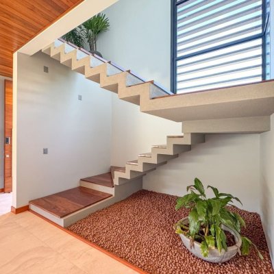 Casa Residencial com 607m², 4 quartos, 4 suítes, 6 garagens, no bairro Lagoa Da Conceição em Florianópolis