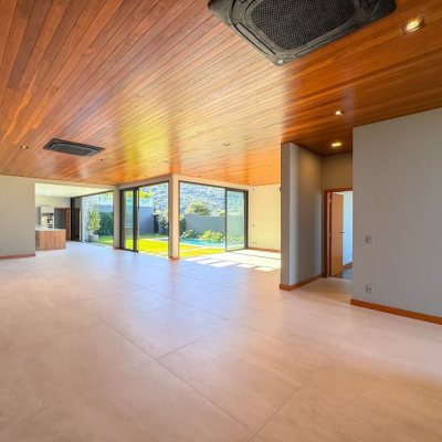 Casa Residencial com 607m², 4 quartos, 4 suítes, 6 garagens, no bairro Lagoa Da Conceição em Florianópolis