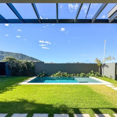 Casa Residencial com 607m², 4 quartos, 4 suítes, 6 garagens, no bairro Lagoa Da Conceição em Florianópolis