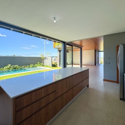 Casa Residencial com 607m², 4 quartos, 4 suítes, 6 garagens, no bairro Lagoa Da Conceição em Florianópolis