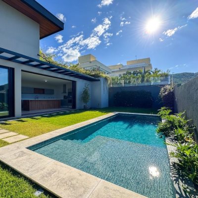 Casa Residencial com 607m², 4 quartos, 4 suítes, 6 garagens, no bairro Lagoa Da Conceição em Florianópolis