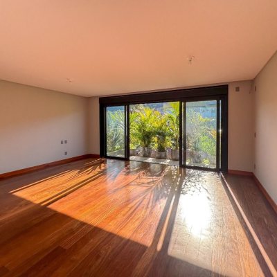 Casa Residencial com 607m², 4 quartos, 4 suítes, 6 garagens, no bairro Lagoa Da Conceição em Florianópolis