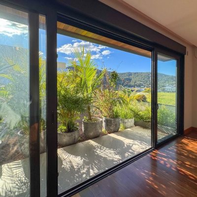 Casa Residencial com 607m², 4 quartos, 4 suítes, 6 garagens, no bairro Lagoa Da Conceição em Florianópolis