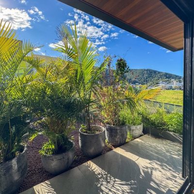 Casa Residencial com 607m², 4 quartos, 4 suítes, 6 garagens, no bairro Lagoa Da Conceição em Florianópolis