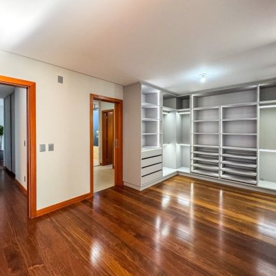 Casa Residencial com 607m², 4 quartos, 4 suítes, 6 garagens, no bairro Lagoa Da Conceição em Florianópolis