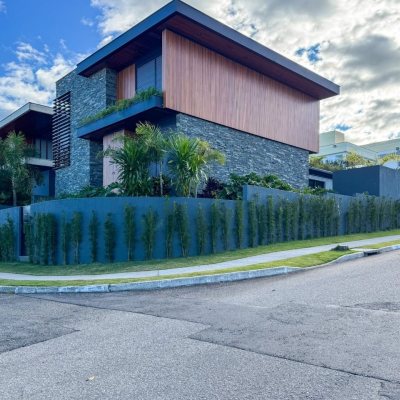 Casa Residencial com 607m², 4 quartos, 4 suítes, 6 garagens, no bairro Lagoa Da Conceição em Florianópolis