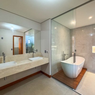 Casa Residencial com 607m², 4 quartos, 4 suítes, 6 garagens, no bairro Lagoa Da Conceição em Florianópolis