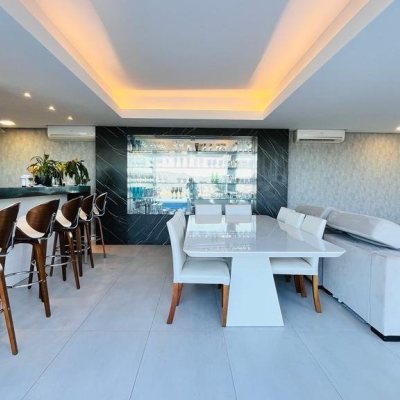 Casa Residencial com 285m², 4 quartos, 2 suítes, 2 garagens, no bairro Trindade em Florianópolis