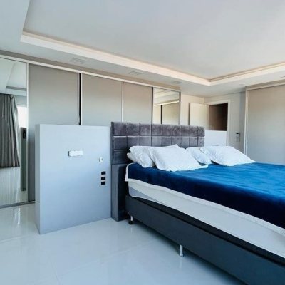 Casa Residencial com 285m², 4 quartos, 2 suítes, 2 garagens, no bairro Trindade em Florianópolis