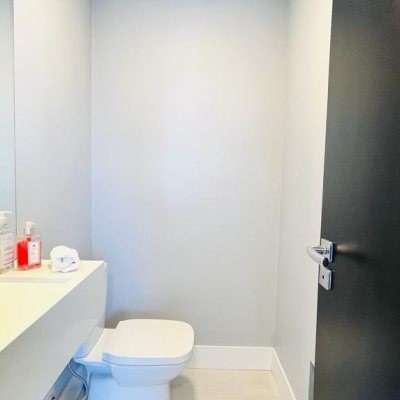 Casa Residencial com 285m², 4 quartos, 2 suítes, 2 garagens, no bairro Trindade em Florianópolis